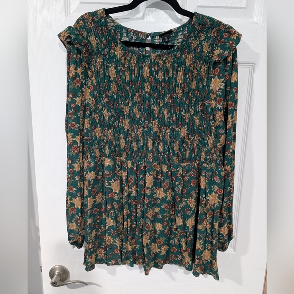 Torrid Green Floral Peplum Crinkle Gauze Smocked Top in Size 2 (18/20) - Picture 2 of 12